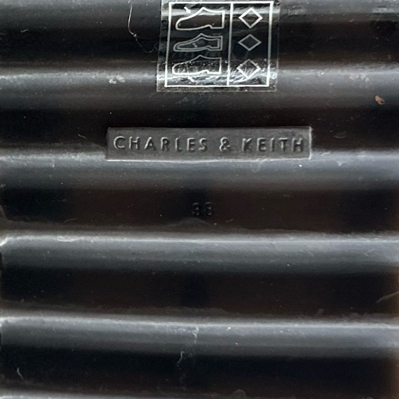 Charles & Keith chunky sandals - NEW - Picture 9 of 10